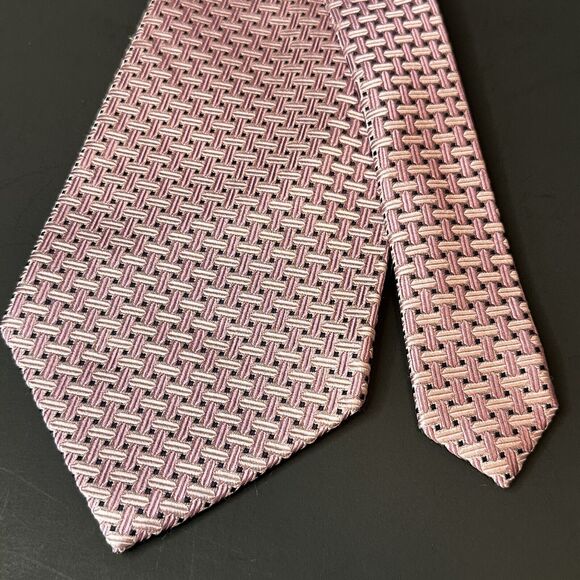 Roundtree & Yorke Neck Tie Pink w/Black Dots 100% SILK HandMade - Picture 1 of 10